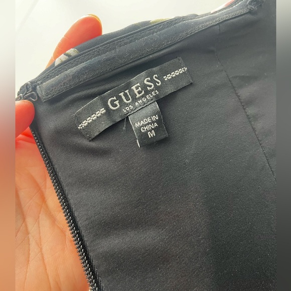 Like NEW GUESS Floral Off the Shoulder Dress S/M - Picture 6 of 7